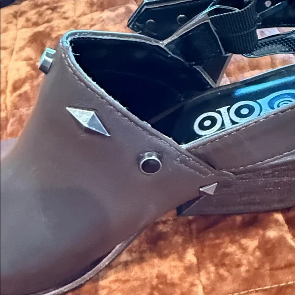 Stylish Brown Leather Mules - Picture 4 of 6